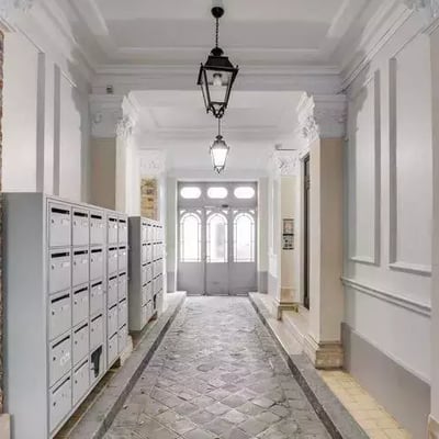 Long-term rental in Paris — 4-room 101 m² apartment with balcony and elevator in the 9th district