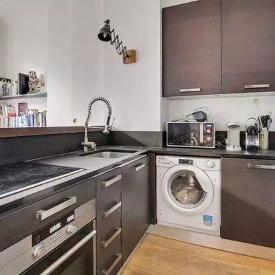 Long-term rental in Paris — 4-room 101 m² apartment with balcony and elevator in the 9th district