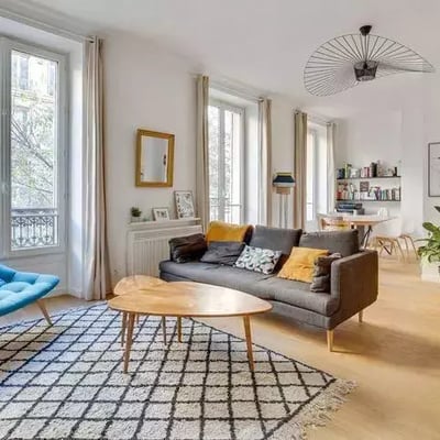 Long-term rental in Paris — 4-room 101 m² apartment with balcony and elevator in the 9th district