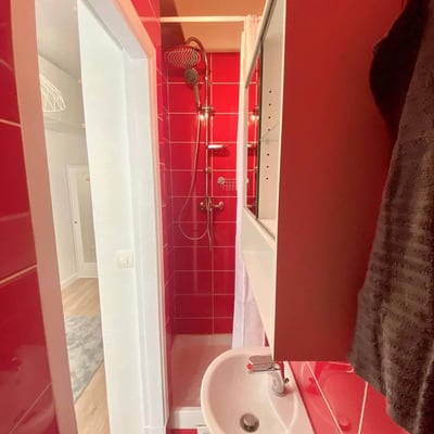 Small bright studio in Paris