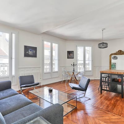 Spacious 3-room apartment 66 m in the heart of Paris