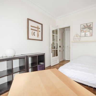 Small bright studio 20 m2 in Paris