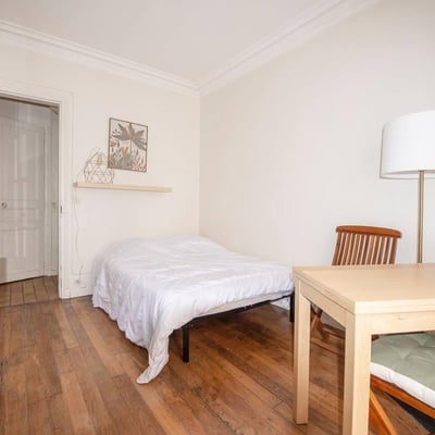 Small bright studio 20 m2 in Paris