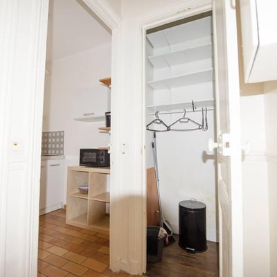 Small bright studio 20 m2 in Paris