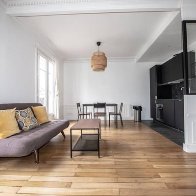 Bright 2-room apartment in Paris for rent from a year