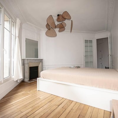Bright 2-room apartment in Paris for rent from a year