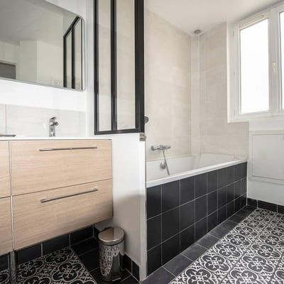 Bright 2-room apartment in Paris for rent from a year
