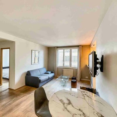 Long term rent of 2 room apartment with furniture in Paris