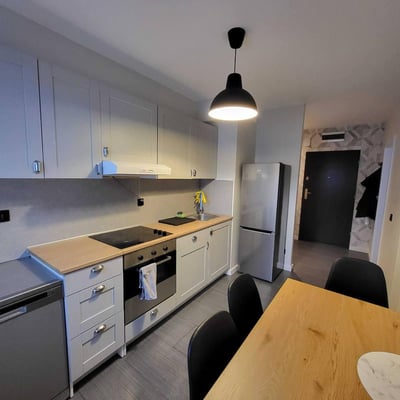Moderno apartamento de 2 habitaciones de 49 m2 con terraza en Cracovia.