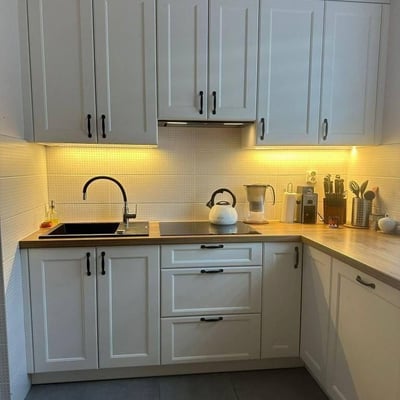 Amplio apartamento de 3 habitaciones de 57 m2 con muebles en Cracovia.