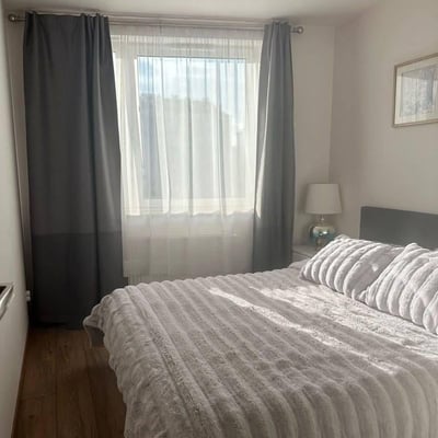 Amplio apartamento de 3 habitaciones de 57 m2 con muebles en Cracovia.