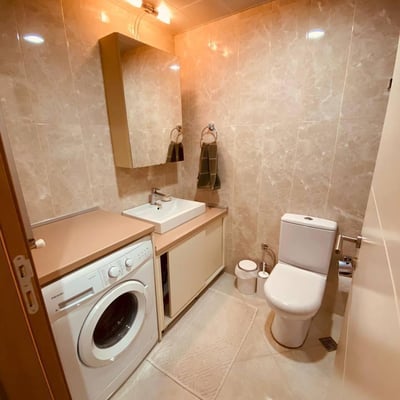 Просторная квартира 2+1 в закрытом комплексе в Башакшехире