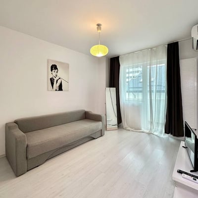 Estudio recientemente renovado cerca del metro y del centro comercial Militari en Bucarest