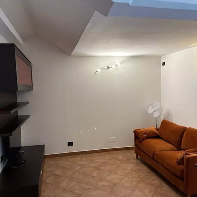 Rent 2-room Apartment, 50 m², Genoa, Castelletto Area