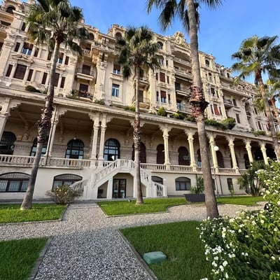 Rent a 2-room Apartment in Palazzo Miramare with Terrace and Garden, Genoa