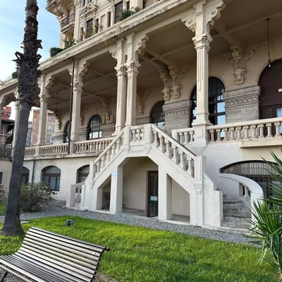 Rent a 2-room Apartment in Palazzo Miramare with Terrace and Garden, Genoa