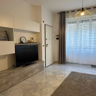 Rent a 2-room Apartment in Palazzo Miramare with Terrace and Garden, Genoa