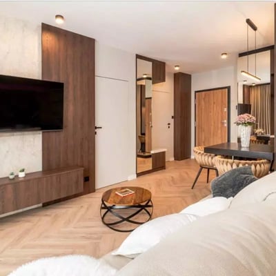 Spacious 3-bedroom apartment with a balcony on Jana Kazimierza Street, Wola, Warsaw