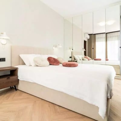 Spacious 3-bedroom apartment with a balcony on Jana Kazimierza Street, Wola, Warsaw