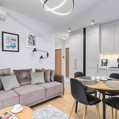 Аренда новой 2-комнатной квартиры в районе Wola, Варшава, с балконом и удобным доступом до центра