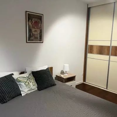 Alquiler a largo plazo de un apartamento de 2 habitaciones en el barrio premium "A Block", Belgrado