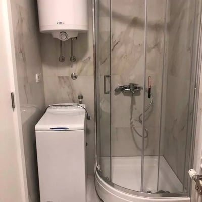 Alquiler a largo plazo de un apartamento de 2 habitaciones recién renovado en Vračar, Belgrado