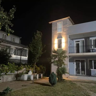 Casa de dos pisos en alquiler a largo plazo en Batumi, zona del Aeropuerto