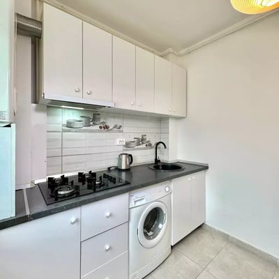 Apartamento de una habitacion en un edificio nuevo en Bucarest, alquiler a largo plazo