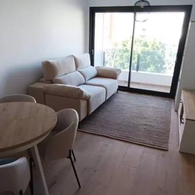 Alquiler a largo plazo en Alicante: Apartamento 76 m², piscina en la azotea