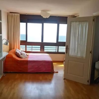 Alquiler a largo plazo Alicante, La Albufereta: Piso de 3 habitaciones, 120 m², vista directa al mar
