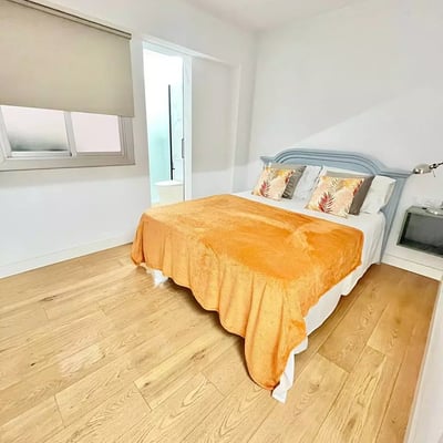 Long-term rental Alicante, San Juan: spacious 3-bedroom apartment with an office, newly renovated