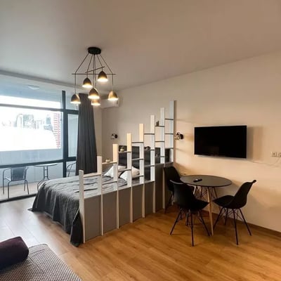 Se alquila un amplio estudio de largo plazo con vista al estadio en Batumi