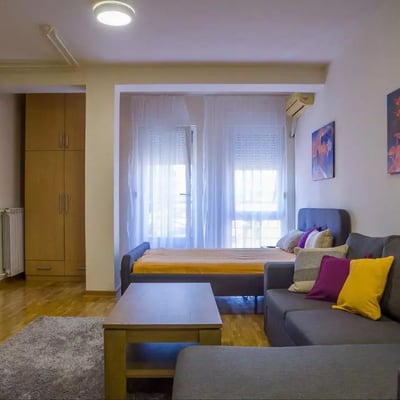 Long-term rental of a studio in Belgrade near Slavia Square