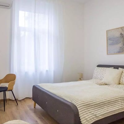 Long-term rental of a cozy two-bedroom apartment in the center of Vračar, Belgrade