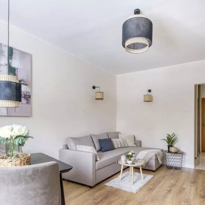 Alquiler a largo plazo de apartamento de 2 habitaciones en Varsovia, distrito Wola, calle Monte Cassino