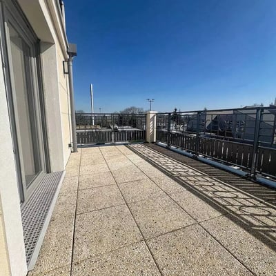 Long-term rental of a 3-room apartment with a terrace in Montfermeil, France