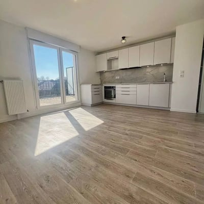 Long-term rental of a 3-room apartment with a terrace in Montfermeil, France