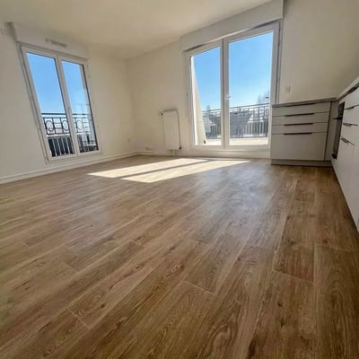 Long-term rental of a 3-room apartment with a terrace in Montfermeil, France