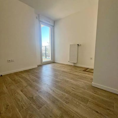 Long-term rental of a 3-room apartment with a terrace in Montfermeil, France