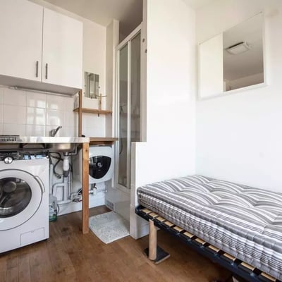 Long-term rental of a studio with a balcony in Paris, France