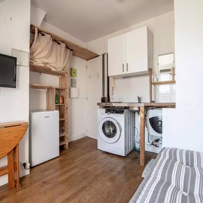 Long-term rental of a studio with a balcony in Paris, France