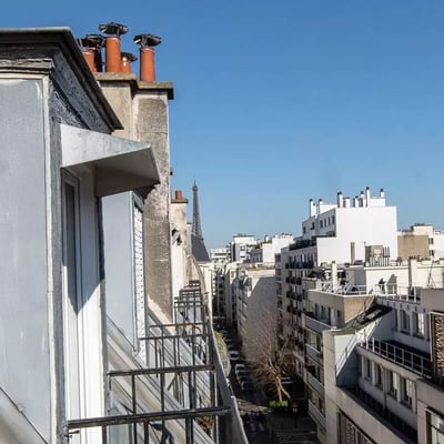 Long-term rental of a studio with a balcony in Paris, France