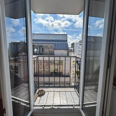 Long-term rental of a studio with a balcony in Paris, France