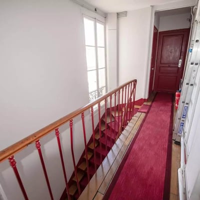 Long-term rental of a studio with a balcony in Paris, France