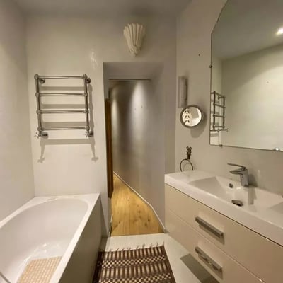 Long-term rental of a 2-rooms apartment in Paris, Trocadéro, France