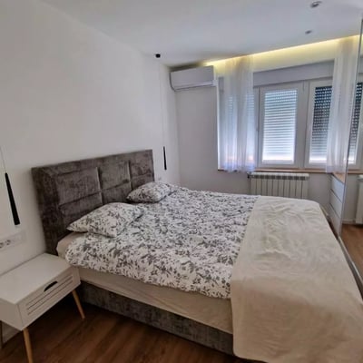 Long-term rental of a 3-room apartment in Senjak district, Belgrade, Serbia