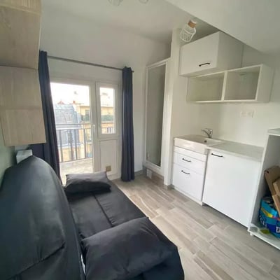 Long-term rental studio with balcony (8.2 m²) on Boulevard Exelmans, 75016 Paris, France