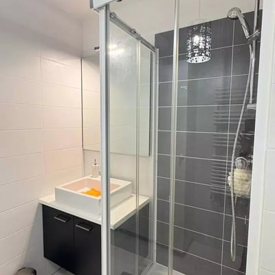 Long-term rental studio with tower view (30 m²) on Avenue Kléber, 75116 Paris, France