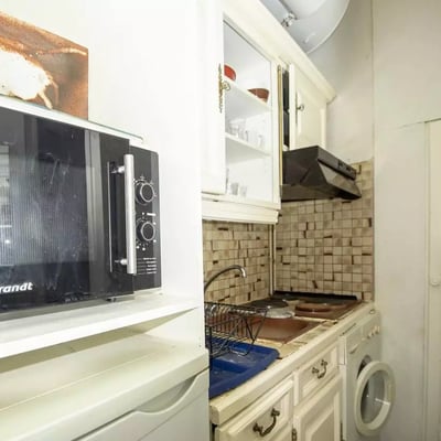 Long-term rental studio (28 m²) near Métro Courcelles, 75008 Paris, France