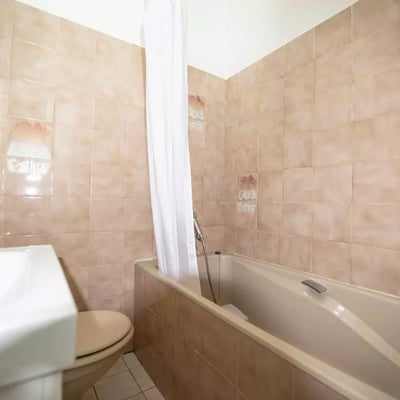 Long-term rental studio (28 m²) near Métro Courcelles, 75008 Paris, France